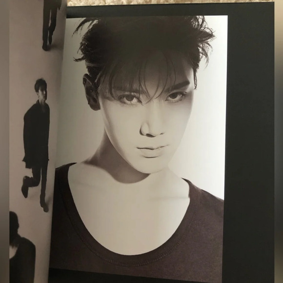 SuperM 1st Album United Version with Kai Photocard - Picture 9 of 10